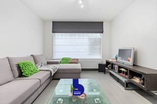 Dit modern gerenoveerd gelijkvloers appartement bevindt zich in een kleinschalig, volledig vernieuwd gebouw met slechts drie entiteiten. Midden in...