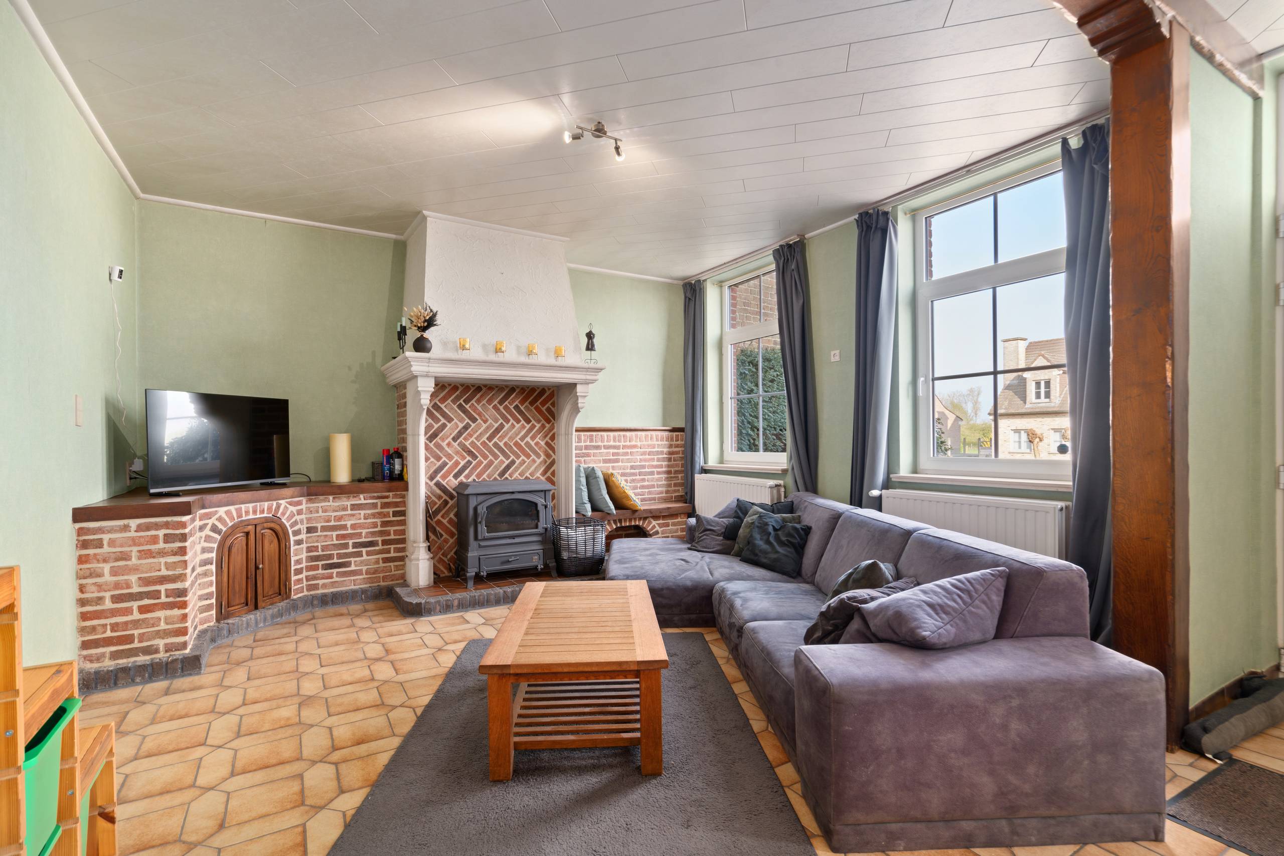 Ruime woning met 4 slaapkamers, 2 badkamers en grote tuin - foto 3