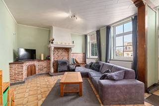 Op zoek naar een ruime, instapklare woning met tal van mogelijkheden op een groot perceel?In Voorde stellen we u graag deze veelzijdige woning voor,...