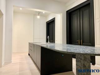 Welkom in dit nieuw gerenoveerd, karaktervol 3 slaapkamer appartement ca. 155m² met een apart appartement/bureauruimte ca. 85m² perfect gelegen in...