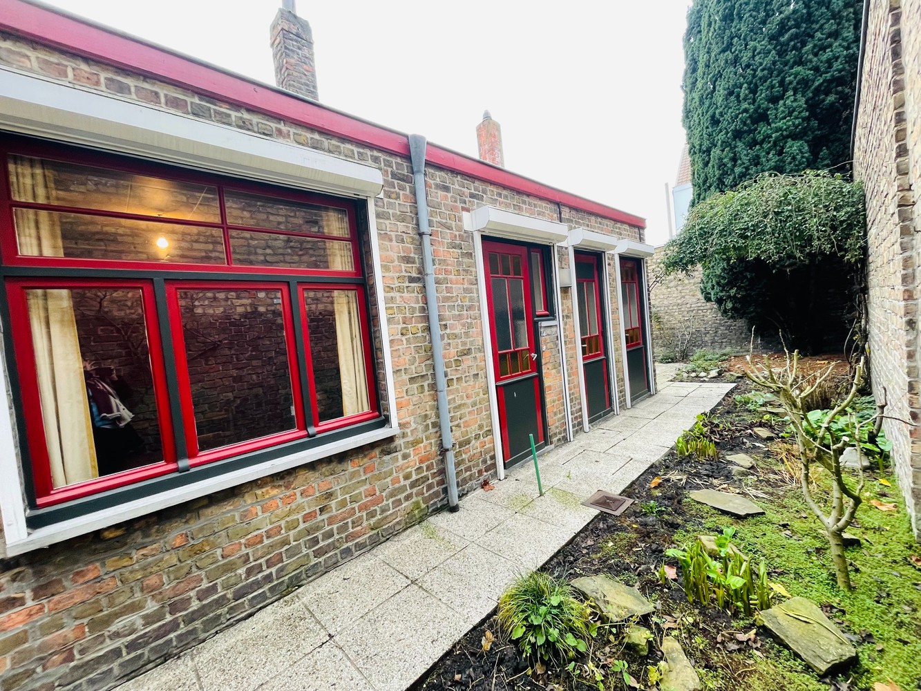 Brugge  Kristus-Koning, Burgerhuis met tuin,  dubbele living, 3 slaapkamers , centrale verwarming . - foto 4