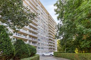 Dit instapklare en lichtrijke 2-kamerappartement beschikt over een zuidwestgericht terras van 6 m², volledig privé en zonder inkijk. Vanuit zowel...
