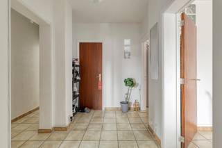 Bent u op zoek naar een solide investering met een onmiddellijk en aantrekkelijk rendement? Wij presenteren u deze unieke kans in de Petrus Bayenstraat 79 te Groot-Bijgaarden (Dilbeek). Dit volledige appartementsgebouw biedt u de zeldzame mogelijkheid om eigenaar te worden van een volledig pand (zonder mede-eigendom) met een netto rendement van ca. 3,80%.<br /><br />Waarom dit gebouw uw volgende investering is:<br />Drie Ruime Appartementen: Het gebouw bestaat uit drie erkende wooneenheden, elk voorzien van 2 slaapkamers. De huidige maandelijkse huuropbrengst bedraagt € 2.652, wat zorgt voor een stabiele cashflow vanaf dag één.<br /><br />
<ul>
<li>Volledige Controle: Geen syndicus, geen gemeenschappelijke kosten die u niet zelf in de hand heeft, en geen algemene vergaderingen. U bent de enige beslissingsnemer.</li>
<li>Extra Opslagruimte: Het pand beschikt over een ruime kelder en een zolder, wat een enorme functionele meerwaarde biedt voor uw huurders.</li>
<li>Uitzonderlijke Ligging: Gelegen in een rustige doch uiterst centrale straat. Op wandelafstand van winkels, scholen en openbaar vervoer, met een directe verbinding naar de Brusselse Ring en de E40.</li>
</ul>
<br />Energieprestaties (EPC):<br /><br />
<ul>
<li>Gelijkvloers: 646 kWh/m² jaar (Label F)</li>
<li>1ste Verdieping: 153 kWh/m² jaar (Label B)</li>
<li>2de Verdieping: 630 kWh/m² jaar (Label F)</li>
</ul>
<br />Wenst u meer informatie of een bezoek ter plaatse?<br />Neem vandaag nog contact op met Nils Deblock voor een afspraak:<br /><br />📞 0497 248 251<br />📧 nils.deblock@weinvest.be<br /><br />Mis deze unieke kans niet om een volledig gebouw te verwerven in een van de meest gezochte regio’s rond Brussel. Ideaal voor de vooruitziende investeerder!