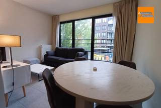 Aangenaam en recente gemeubelde studio-appartement van ongeveer 44m² + kelder + parkeerplaats. Gunstig gelegen in een rustige woonwijk dicht bij alle...