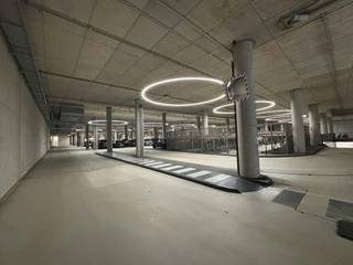 Deze staanplaats is gelegen in het privatieve gedeelte van de parkeergarage onder Quartier Bleu. Comfort gegarandeerd, want je moet niet meer...