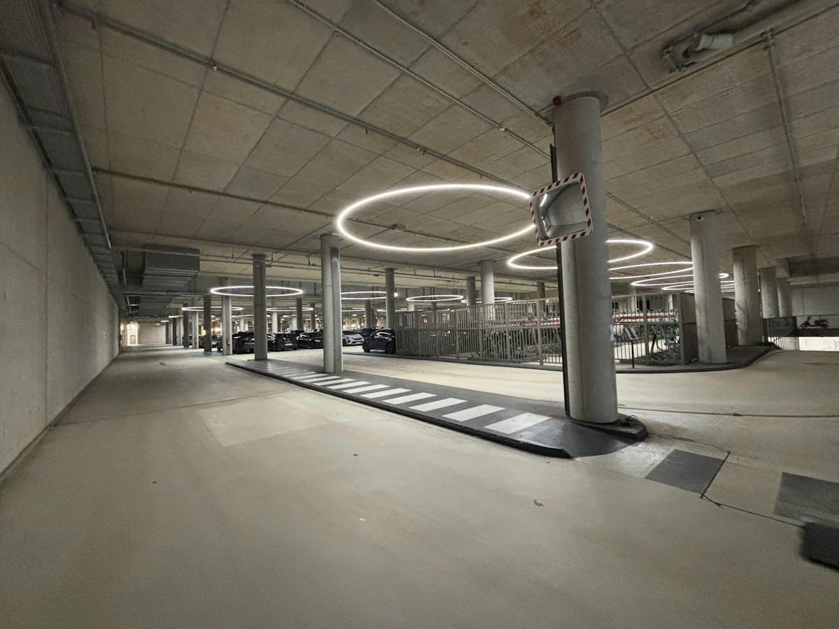 Privatieve parkeerplaats onder Quartier Bleu - foto 1