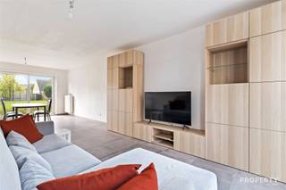 Nieuwbouw woning te koop op een toplocatie te KORTRIJK!! de woning bestaat uit: -aparte inkom- 3 slaapkamers- Gastentoilet- Berging- open keuken-...