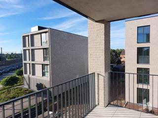 <p>Modern ruim nieuwbouwappartement (105 m²) op de 1ste verdieping met 2 slaapkamers en terras in het centrum van Pelt!<br />Er is 1 ondergrondse parkeerplaats aanwezig met berging en een gemeenschappelijke fietsenstalling.<br /><br /><strong>BIJZONDERHEDEN:</strong><br />- Modern en lichtrijk <br />- Warmtepomp en zonnepanelen aanwezig <br />- Terras <br />- Voorzien van verlichting en screens <br />- Onmiddellijk beschikbaar<br />- Gemeenschappelijke kost €100/maand<br /><br /><strong>INDELING:</strong> Inkomhal, woonkamer, keuken, berging/wasplaats, toilet, gang, badkamer, 2 slaapkamers<br /><br />Indien u een bezichtiging wenst, gelieve u hieronder kandidaat te stellen.<br />Zodra we u hiervoor selecteren, contacteren we u voor een afspraak.</p>
<p>Door de grote toestroom van huuraanvragen, zijn we niet in de mogelijkheid iedereen persoonlijk te beantwoorden, indien u binnen 10 dagen geen reactie van ons heeft ontvangen, komt u niet in aanmerking voor dit pand.</p>
