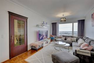 Zeer licht appartement met 2 terrassen staat te koop op de Rooiboslaan 74, niet ver van de Bist te Wilrijk. Dit appartement met 2 slaapkamers en een...