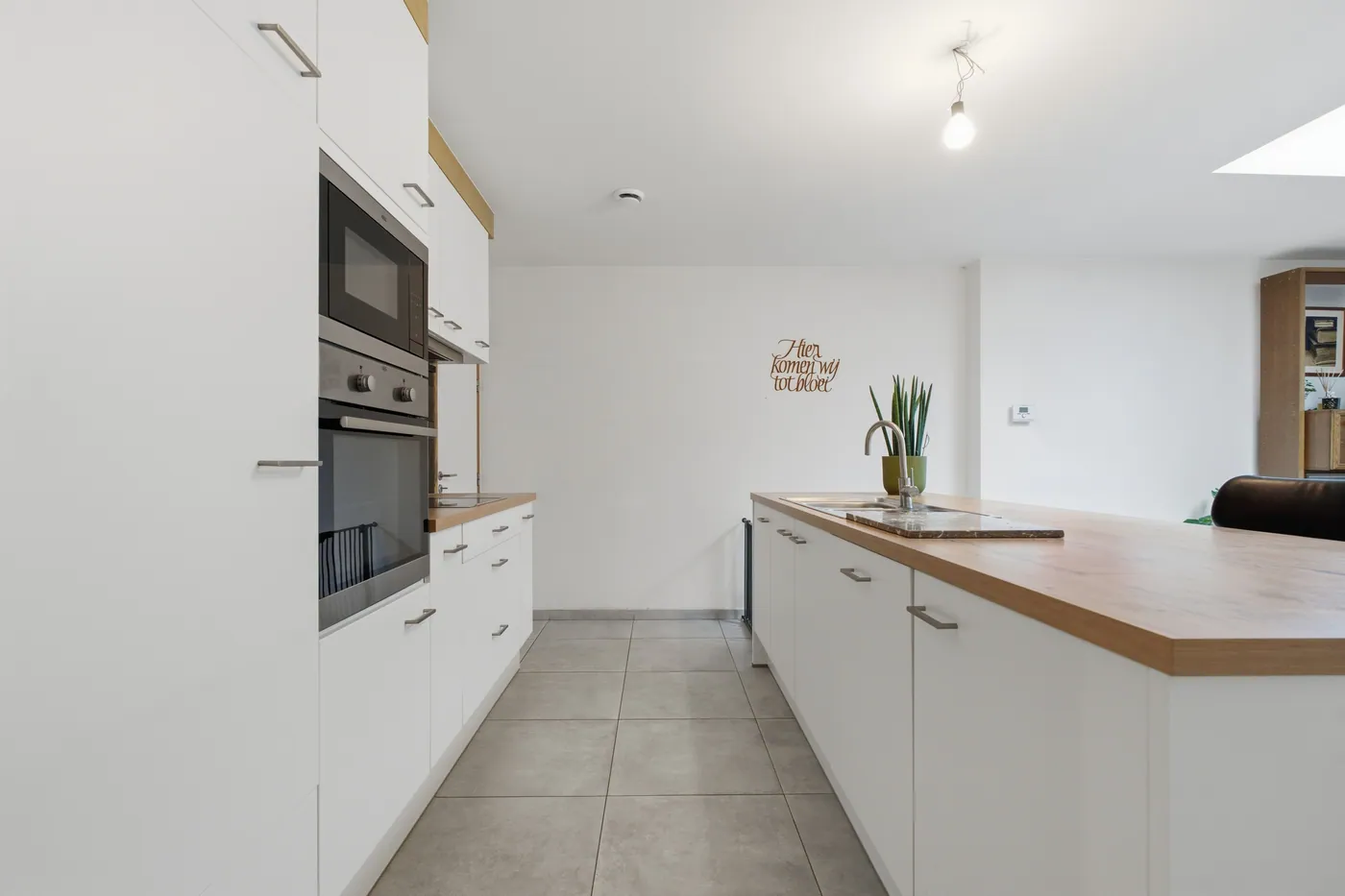 GERENOVEERDE WONING MET 3 SLAAPKAMERS EN GARAGE - foto 4