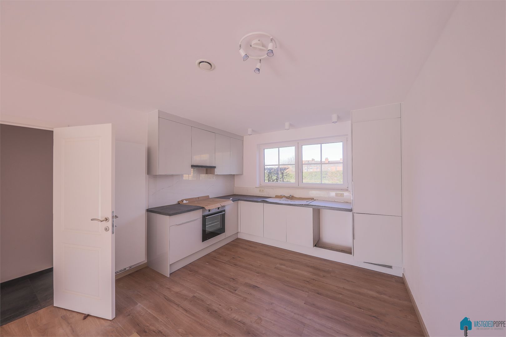 Nieuwbouw woning met tuin en staanplaats - foto 4