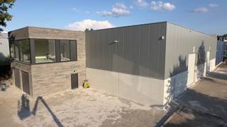 KMO-unit te huur in Beerse – Magazijn met kantoorruimte op 750 m² terrein.Deze moderne en energiezuinige KMO-unit in Beerse biedt een ideale...
