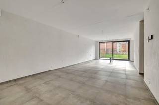 Voor meer info of een bezoek, bel 053 59 49 34 - In het centrum van Aalst bevindt zich dit charmevol nieuwbouwproject “De Kluys”. Deze toplocatie biedt u de kans om in het centrum te wonen, zonder de drukte te ervaren (eenrichtingsstraat). Binnen dit project worden er 13 entiteiten ontwikkeld, bestaande uit zowel éénslaapkamer, tweeslaapkamer als drieslaapkamer/penthouse appartementen. Deze <strong>BEN-appartementen</strong> zijn voorzien van warmtepomp, luchtdichte isolatie, vloerverwarming en zonnepanelen! De hoogwaardige materialen waarmee uw appartement wordt afgewerkt, kan nog naar eigen smaak worden gekozen! Aan de achterzijde van het gebouw bevinden zich de autostaanplaatsen of carports. <br /><br /><strong>*Prijs vermeld in de advertentie betreft prijs excl. BTW en kosten.</strong>