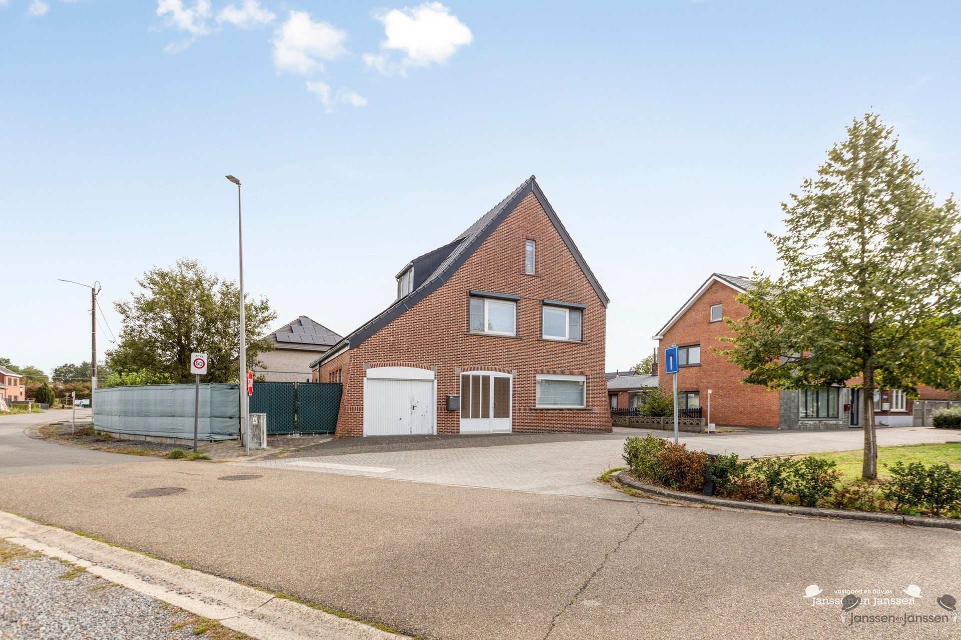 Ruime energiezuinige gezinswoning met 4 slaapkamers nabij het centrum van Zonhoven - foto 1