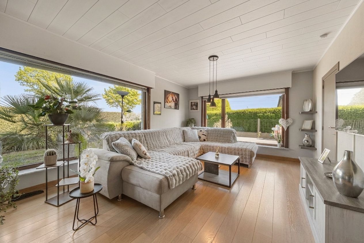 INSTAPKLARE WONING MET 3 SLAAPKAMERS, MOOIE TUIN EN RUIME GARAGE - foto 4