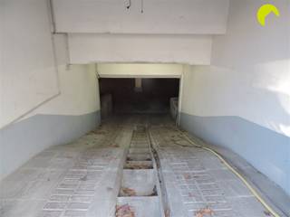 In the pleasant and coveted "Pulhof"neighborhood we find this indoor pitch in an apartment building. The pitch, accessible via a driveway with...