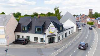 Bent u op zoek naar een commercieel strategische werksituatie nabij het centrum van Dendermonde? Dan leest u best even verder.De strategisch...