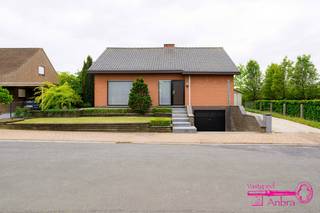 !!! BIEDINGEN VANAF 349.000,00€ WORDEN IN OVERWEGING GENOMEN !!!* Ruime alleenstaande woning met 5 slaapkamers in Meulebeke* Bouwjaar 1978* Gelegen...