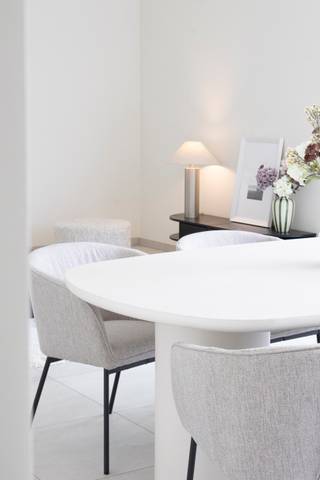 Dit gelijkvloers appartement beschikt over een privatieve zonnige tuin met terras. Het appartement heeft een oppervlakte van 105,00m² met...
