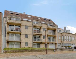 Hoewel dit moderne appartement zich op wandelafstand van het strand en van diverse winkels, supermarkten en horecagelegenheden bevindt, kan men...