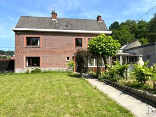Te renoveren woning op TOPLACTIE met PRACHTIG ZICHT in Ronse! Indeling: ruime eetkamer, keuken, living, slaapkamer, berging, wasruimte en veranda...