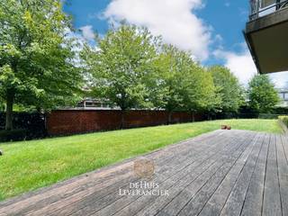 Ontdek dit uitzonderlijk ruime gelijkvloersappartement in het centrum van Kontich gelegen in de stijlvolle residentie Leyehorst. Hier woon je...