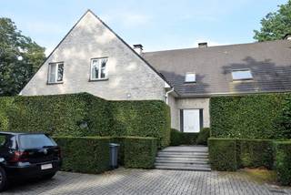 Ruime woning met tuin en terras in het centrum van de Heide Deze goed onderhouden woning ligt in het centrum van de Heide, De woning biedt...