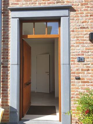 <p>Deze ruime en moderne nieuwbouwwoning (2 jaar oud) is gelegen in Kastel.  Indeling : <span>voortuintje, oprit langs de woning, tuin met tuinhuis, terras.  Binnen : inkom, toilet, living, ingerichte keuken, berging.</span><br /><span>1e VD : 3 slaapkamers, toilet, badkamer, 2e VD : zolder.  De woning is instapklaar en beschikbaar op 1/10/2026.  Het betreft hier een BEN woning, EPC score : -10 kWh/m²jaar.  Ref. EPB : 42008-G-OMV2022057824 I EPO8958/A001/D0l/5D001.  Alle moderne technieken zijn aanwezig (warmtepomp, vloerverwarming, ventilatiesysteem, regenwaterput,...).  Voor info of bezoek, gelieve te mailen naar is.waasmunster@skynet.be of tel. 0495/733419. </span></p>