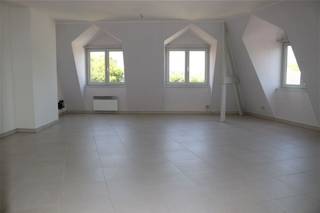 RUIM APPARTEMENT 135M² MET 3 SLAAPKAMERS, TERRAS EN GARAGE2de verdieping - ligging nabij centrum en Schelde-dijk met vlotte bereikbaarheid via N17,...