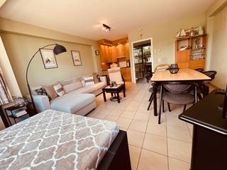 *instapklaar<br />*kleine residentie -eerste verdiep<br />*inkomhall-gezellige living met open praktisch geïnstalleerde keuken-berging-2 slaapkamers met ingemaakte kasten-badkamer met ligbad/douche-afzonderlijke WC-<br />*gelegen in doodlopende straat<br />*ideaal voor tweede verblijf-vaste bewoning of investering<br /><br />bel nu voor een bezoekje aan dit gezellig verblijf in Koksijde bad!!!