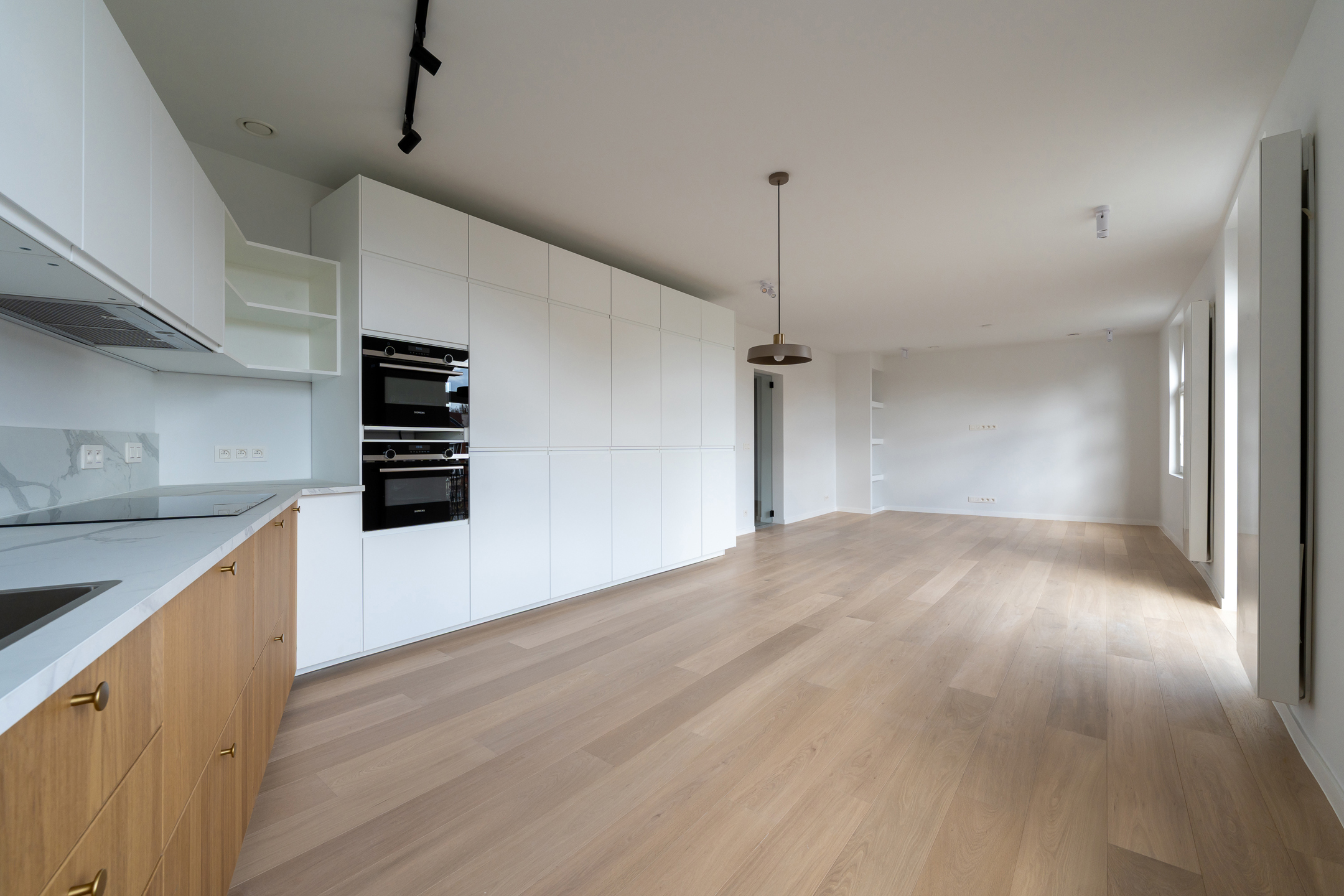 Volledig gerenoveerde duplex met 5 kamers en 5 badkamers! - foto 4