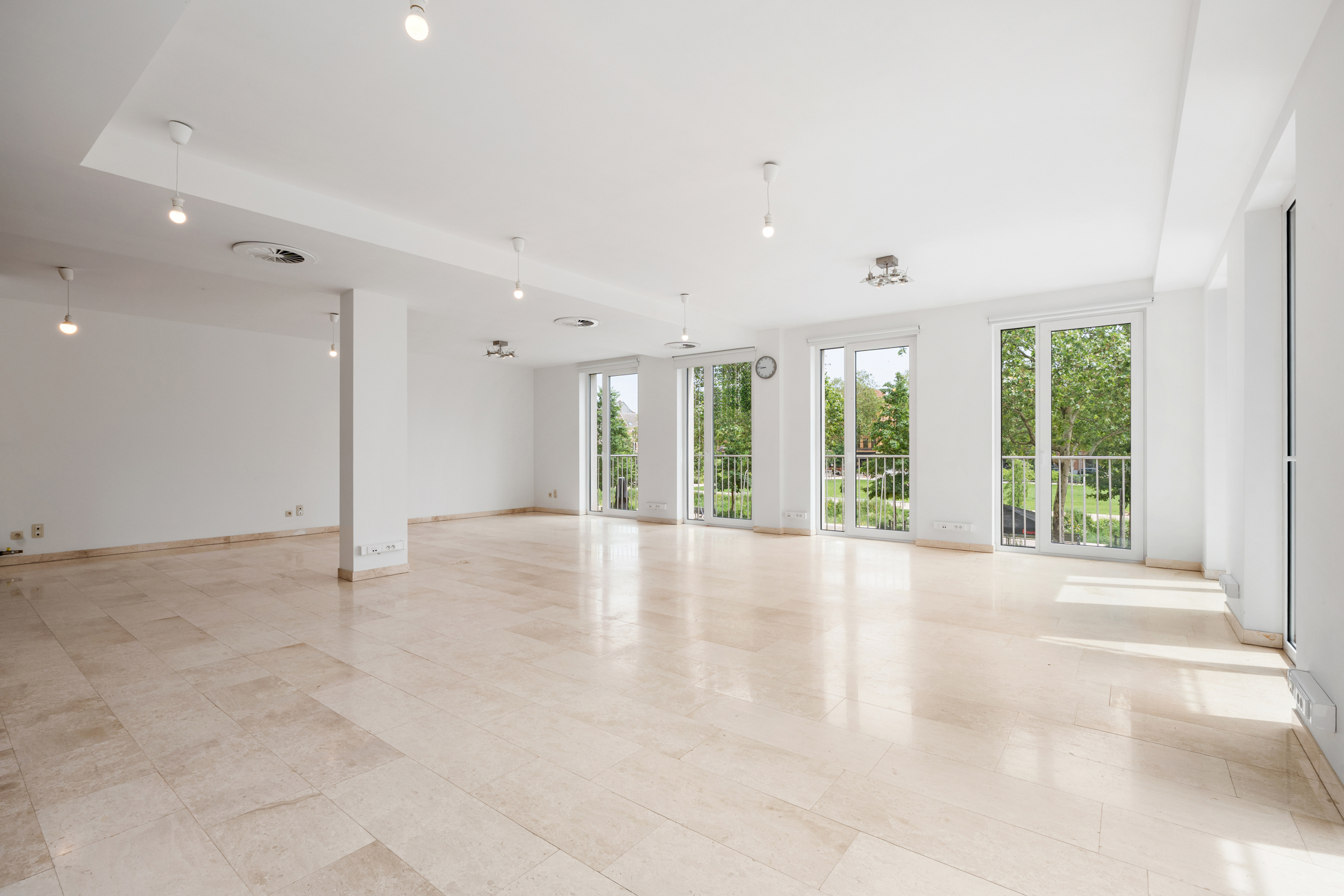Commercial for rent in Antwerp - photo 3