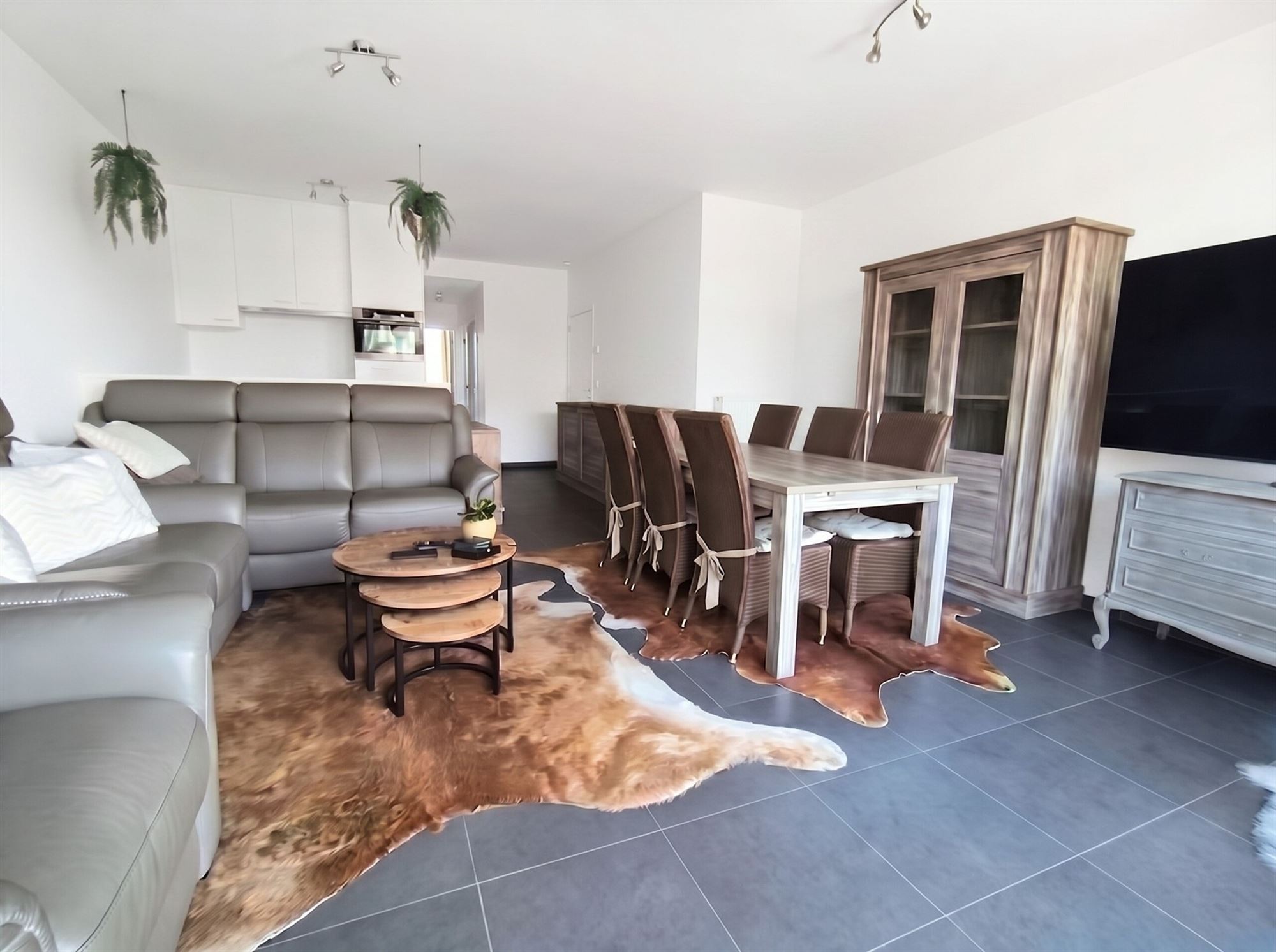 Recent appartement met 2 slaapkamers en terras. - foto 4