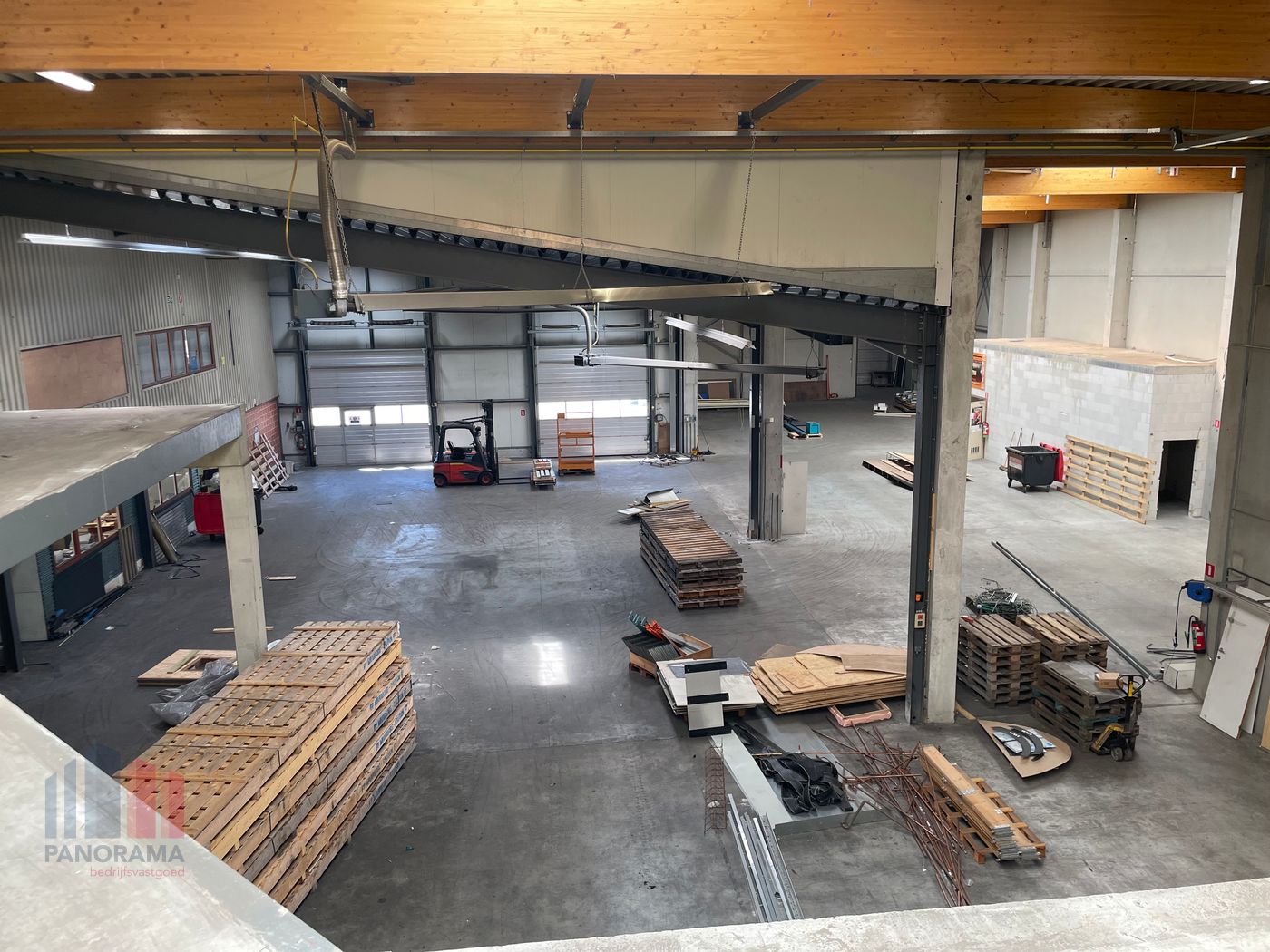 Uitzonderlijk bedrijfsgebouw te huur - photo 5