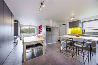 Deze ruime gezinswoning biedt alles wat je nodig hebt om écht thuis te komen!De woning telt vier slaapkamers, waaronder een ruime master bedroom met...