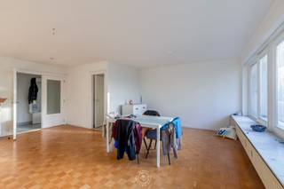Dit ruime hoekappartement in het Fabiolapark combineert comfort, licht en een uitstekende ligging. Dankzij de hoekligging geniet het appartement...