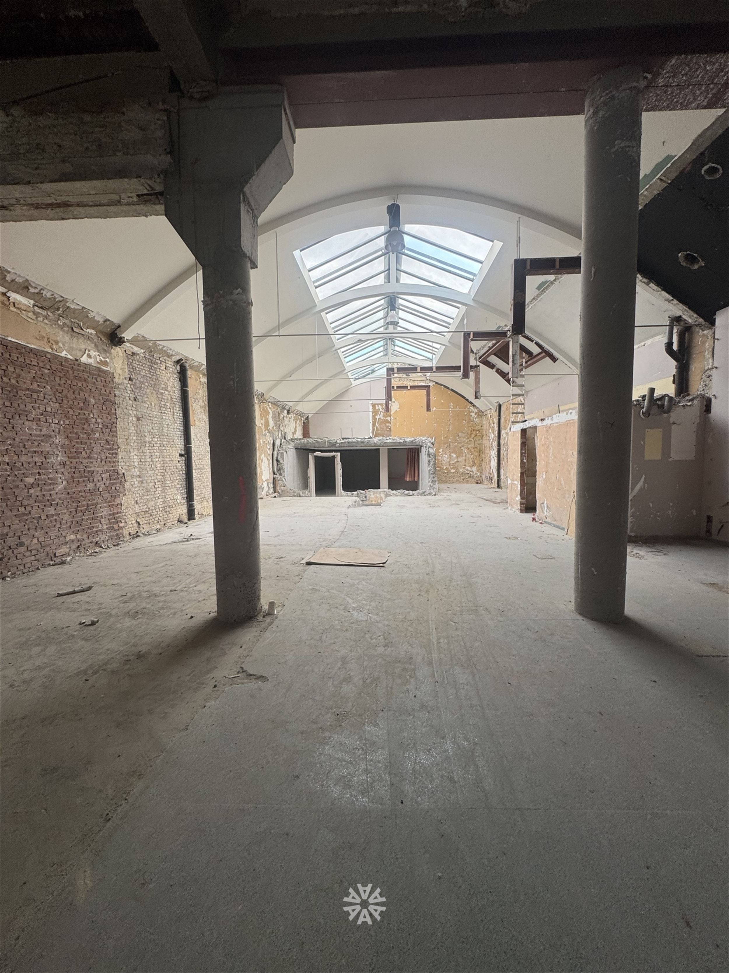 Casco handelspand/kantoorruimte met diverse mogelijkheden te huur op topligging aan Gent-Zuid! - foto 2