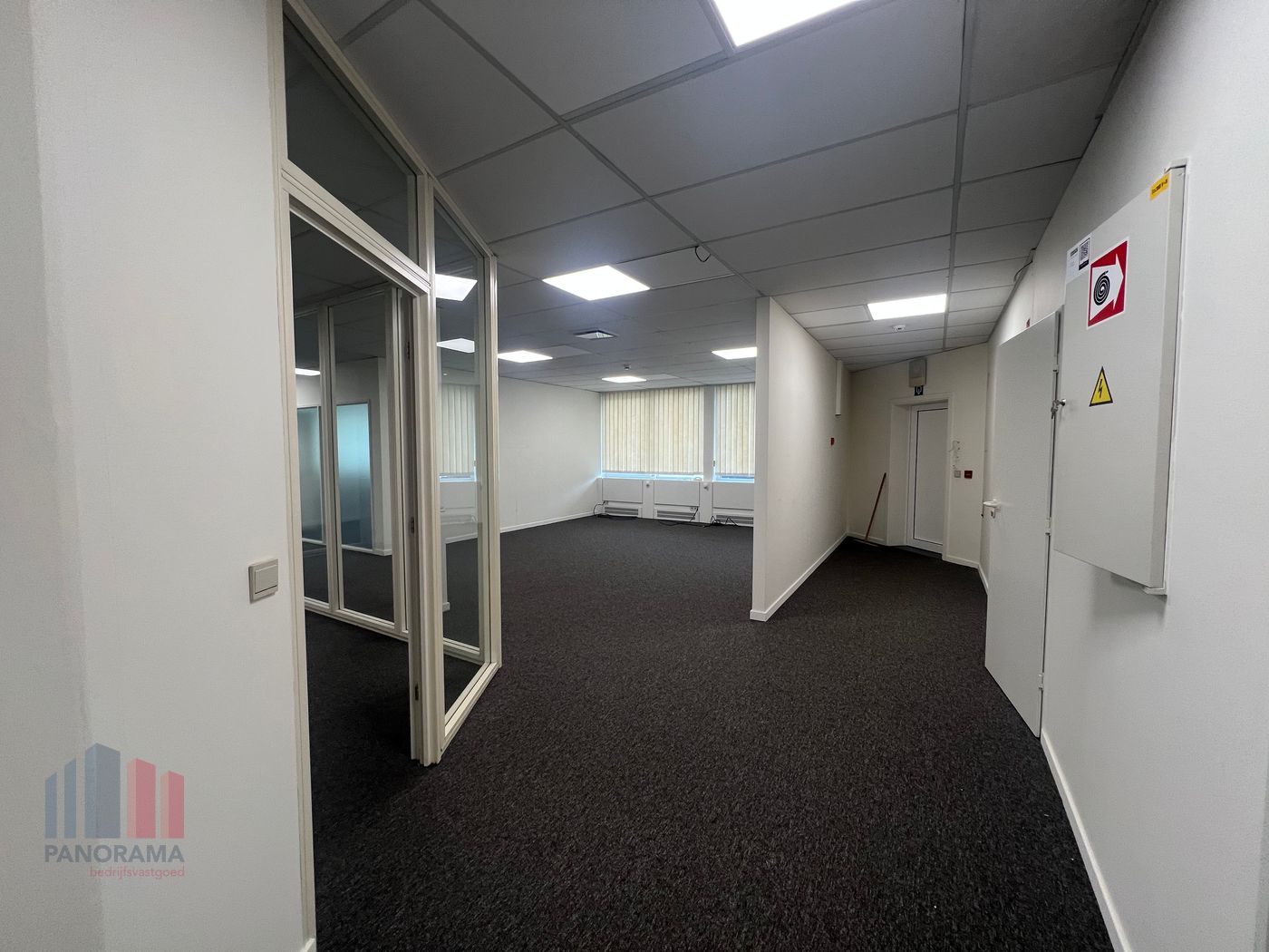 244 m² kwalitatief kantoor met 241 m² opslag in de zone Gosset - foto 2