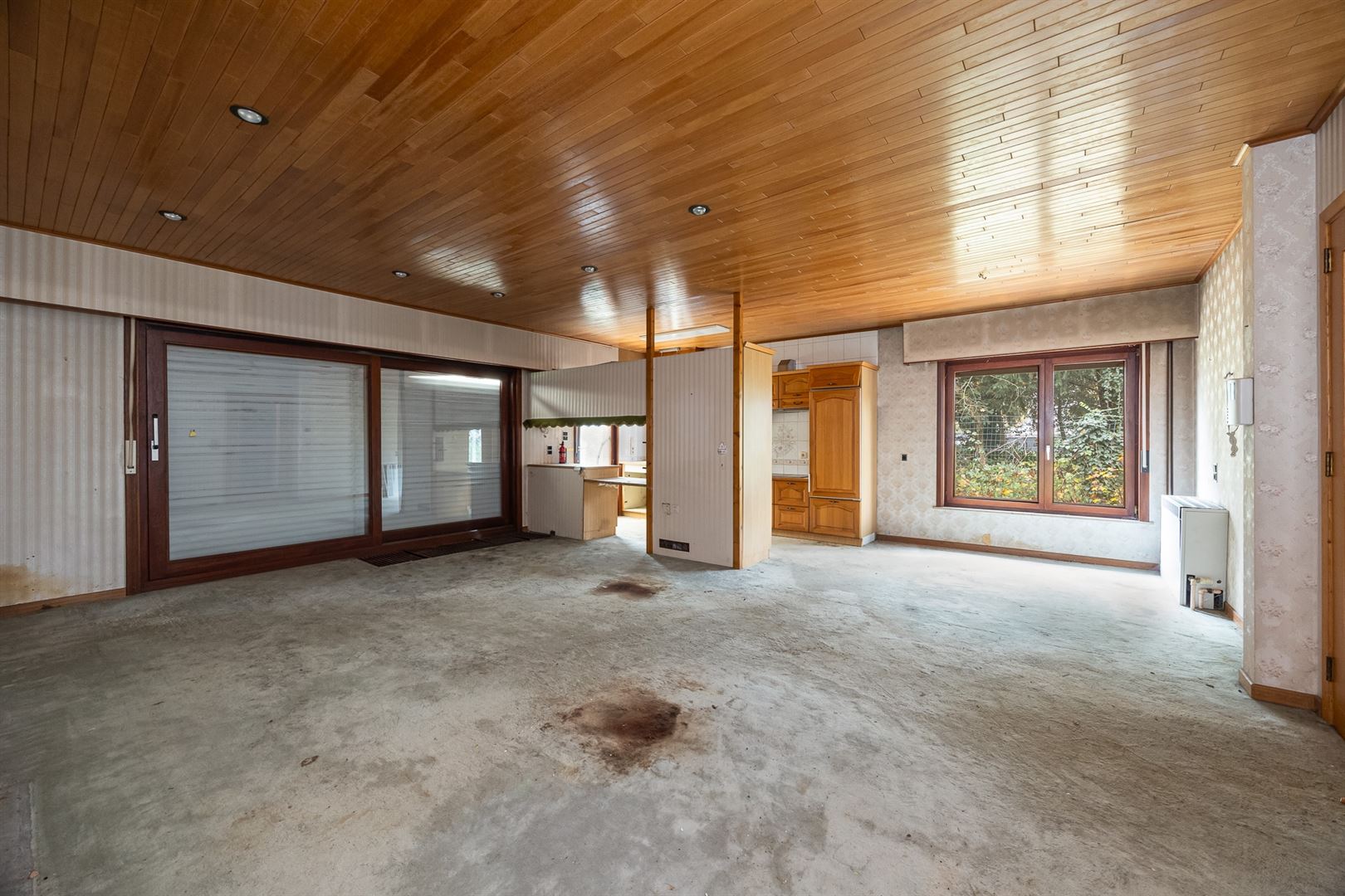 To be renovated semi-detached house on 751m² with garage - photo 5