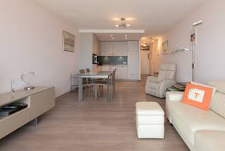 Cet appartement traversant de 59 m², soigné et prêt à emménager, allie confort, lumière et emplacement idéal. Grâce à son concept...