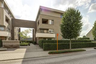 Instapklaar, luxueus appartement met 3 slpk, 2 badk op ca. 200 m² in het hartje van Hoogstraten!Het appartement bevindt zich op de eerste verdieping...