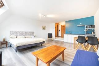 In het hart van het historische centrum van Brussel, op het iconische Sint-Katelijneplein, ontdekt u deze lichtrijke studio van ±45 m², gelegen op...