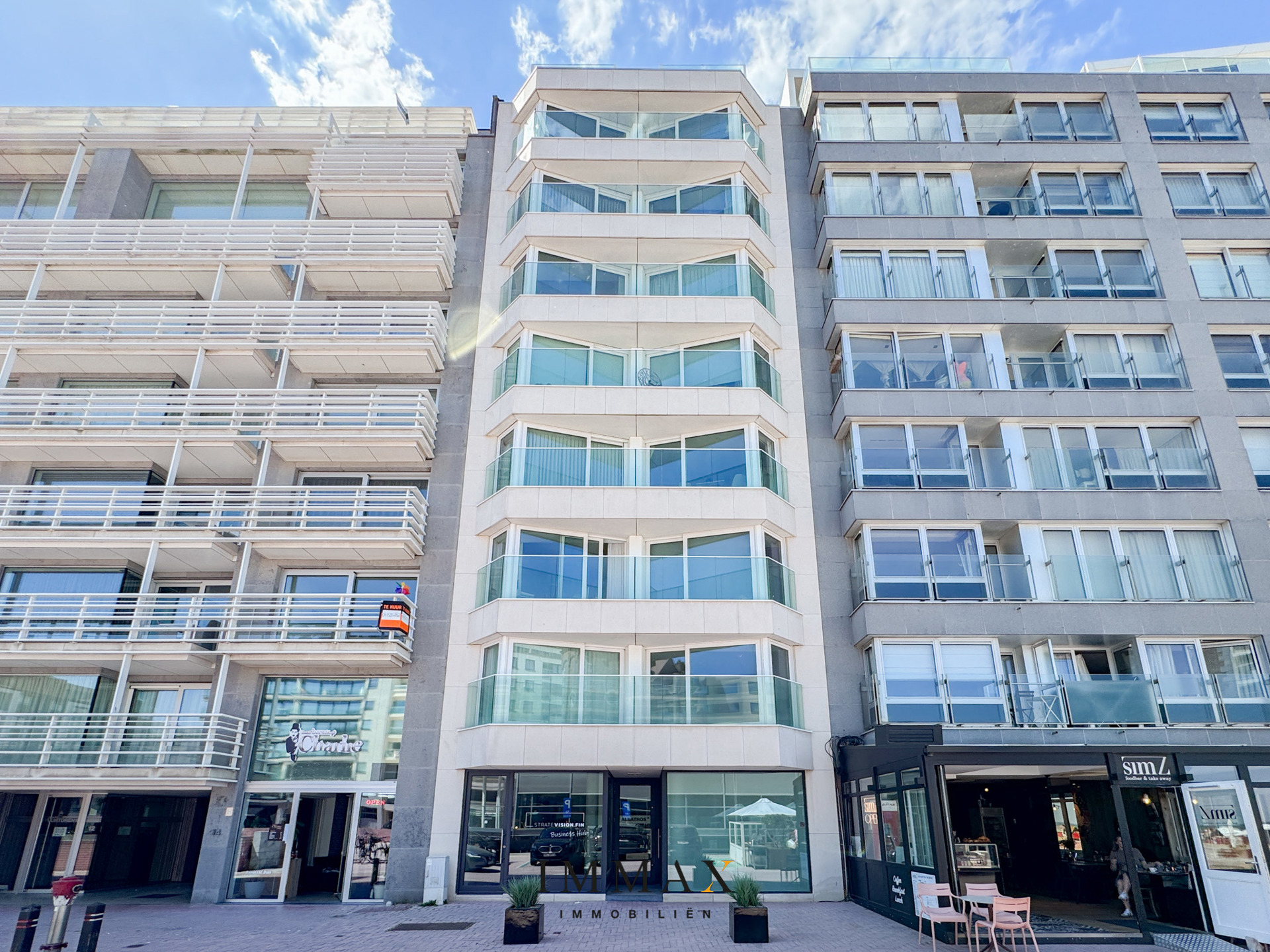 Stijlvol gerenoveerd appartement met prachtig zeezicht - foto 1