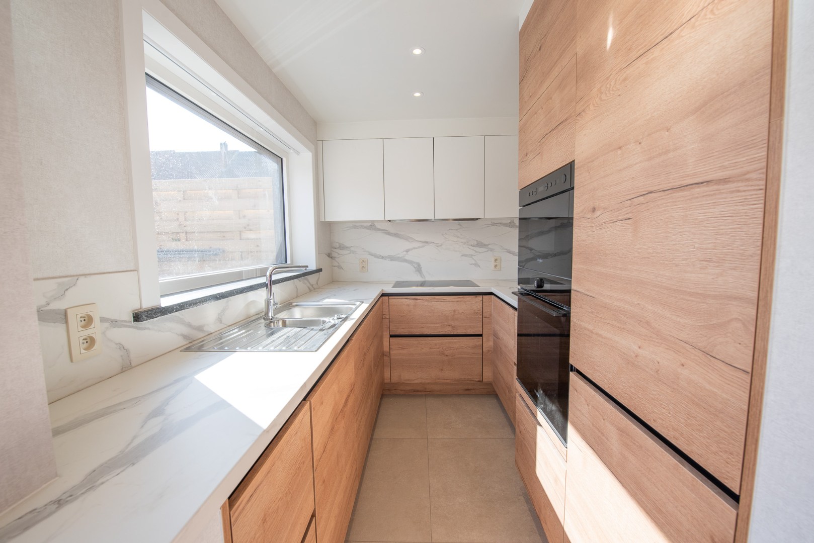 Charmante en gerenoveerde woning te Deinze! - foto 5