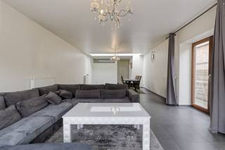 Huis met 3 kamers en inpandige garage te koop in het centrum van Desselgem. Het huis beschikt over een aangename tuin met uitweg achteraan en...