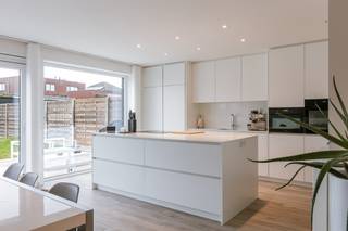 Vous souhaitez obtenir plus d'informations ou visiter la maison ? Contactez Simon au 0498 12 37 08 ou à l'adresse simon@vicusvastgoed.beMaison...