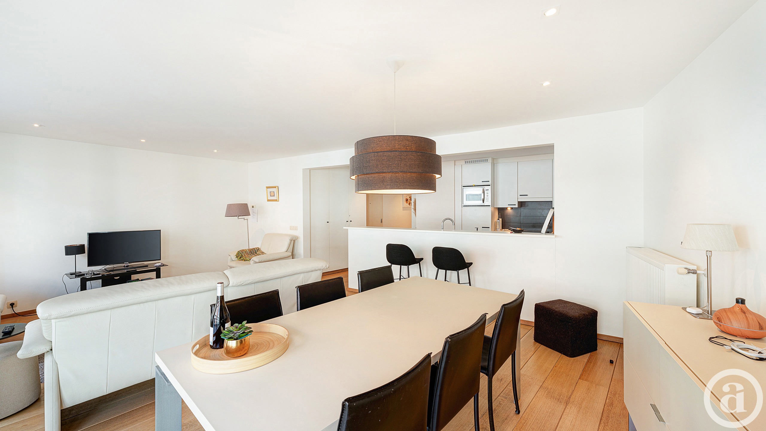 Ruim en lichtrijk gemeubeld appartement nabij winkels en strand nabij Rubensplein. - foto 4
