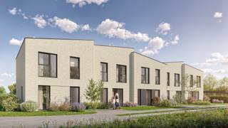 <p>Op de iconische site van de voormalige dancing ‘Biba’ verrijst een stijlvol nieuwbouwproject met moderne woningen en energiezuinige appartementen in een groene en autoluwe omgeving in Machelen-aan-de-Leie, op wandelafstand van de dorpskern.</p><p>De woningen in halfopen en gesloten bebouwing beschikken over een lichtrijke leefruimte met open keuken, berging en gastentoilet op het gelijkvloers.<br />Op de verdieping bevinden zich 3 slaapkamers, een badkamer met douche, apart toilet en technische berging.<br />Elke woning heeft een inbegrepen carport en privatieve tuin met achtertoegang.</p><p>De appartementen bieden keuze uit 1, 2 of 3 slaapkamers en beschikken over een ruime leefruimte met open keuken, badkamer, gastentoilet, technische berging en terras. Een ondergrondse private staanplaats is inbegrepen, met mogelijkheid tot extra staanplaats en/of kelderberging.</p><p>Het volledige project focust op duurzaam en energiezuinig wonen dankzij warmtepompen, vloerverwarming en zonnepanelen.<br />De appartementen worden bovendien verwarmd via geothermie.<br />Ook is er een gemeenschappelijke fietsenberging voorzien.</p><p>De kwalitatieve groene aanleg met nieuwe beplanting en centrale wadi zorgt voor extra wooncomfort.<br />Dankzij de centrale ligging, bushalte voor de deur en vlotte verbinding naar Deinze en Waregem woont u hier nabij winkels, scholen en belangrijke invalswegen.</p><p> Lanceeractie: de eerste 3 kopers van de woningen ontvangen een afwerkingscheque van € 10.000 (incl. BTW)!</p><p> </p>