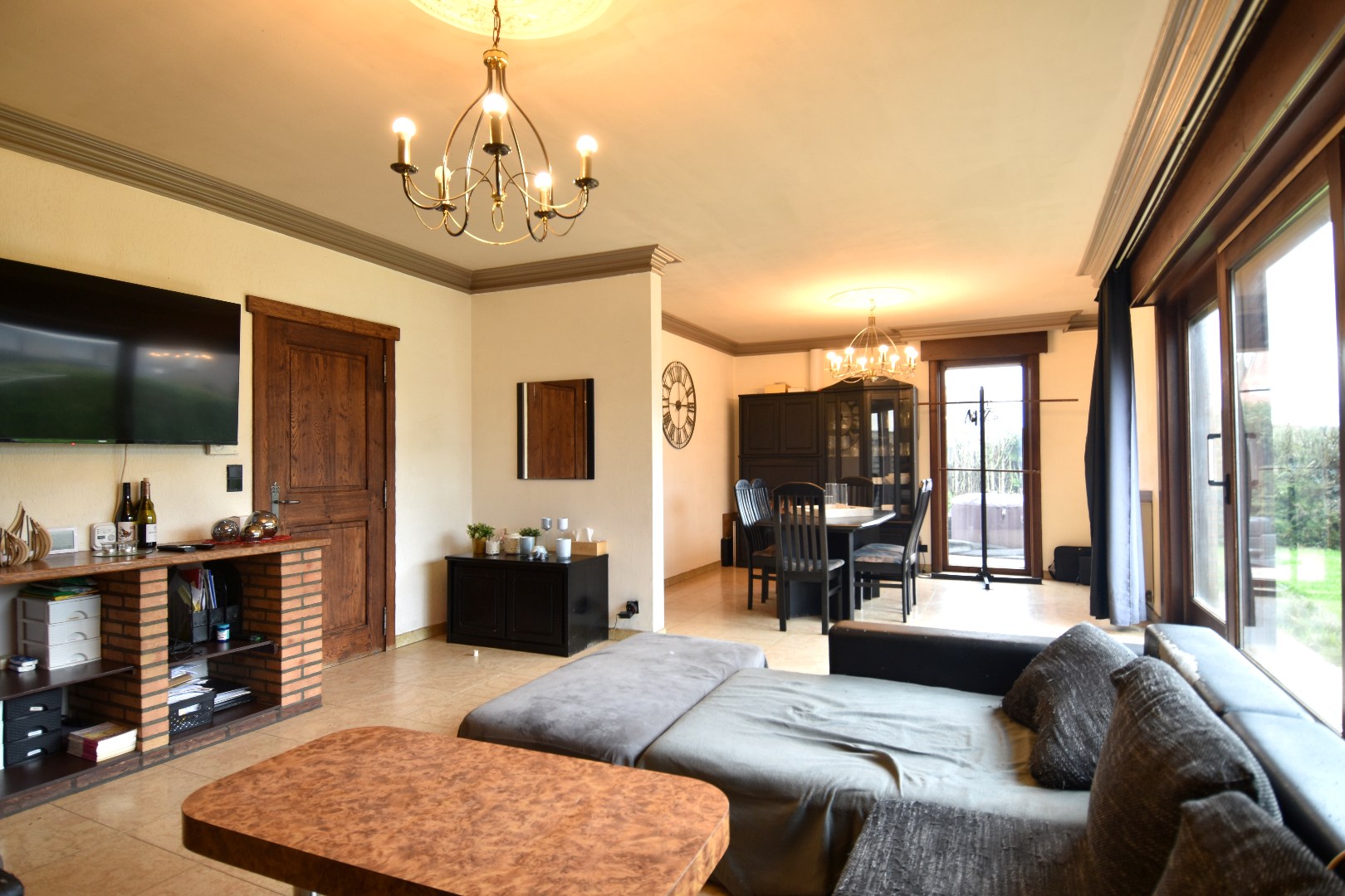 Rustig gelegen gelijkvloerse villa met 3 slaapkamers, dubbele garage en tuin rondom te koop in Ledegem - foto 5