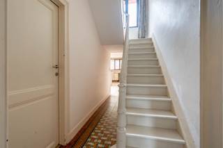 Century21ImmoNero stelt voor, deze verrassend ruime woning op wandelafstand van treinstation, centrum en Zoniënwoud en omvattende : Kelder. GV:...